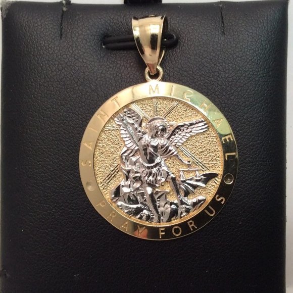 10K YELLOW REAL GOLD SOLID MEN'S SAINT MICHAEL ARCHANGEL DEVIL MEDALLION 4.5gr - Picture 1 of 8